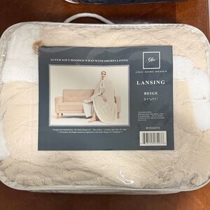 Super Soft Hooded Wrap with Sherpa Lining